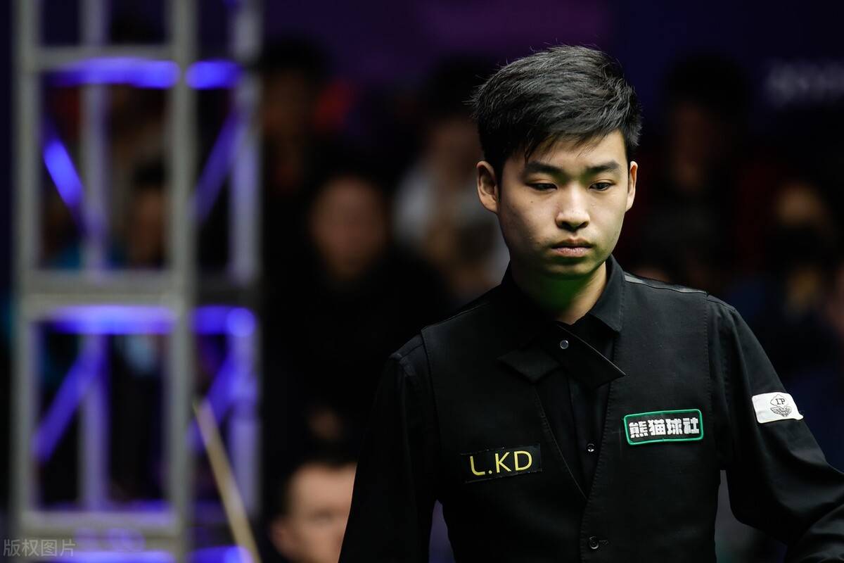 在篮板争夺 在篮板争夺