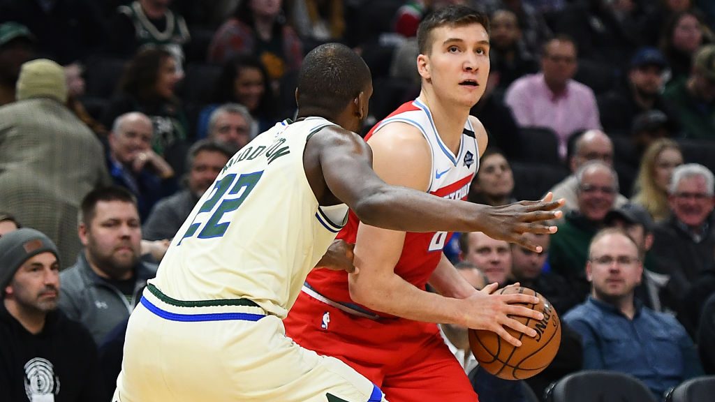 形成呼应 形成呼应