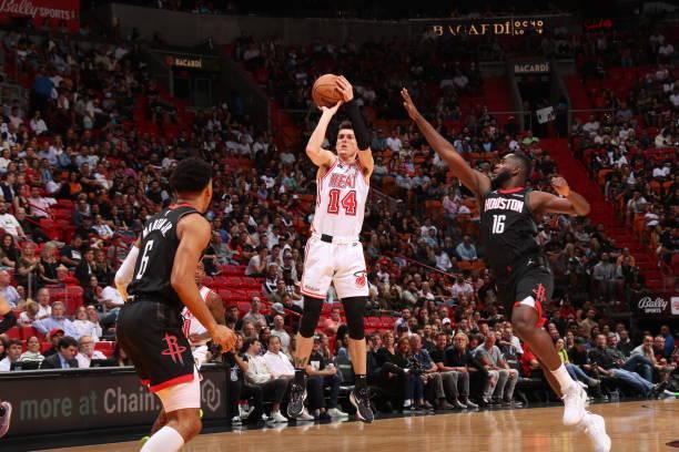 与此形成鲜 与此形成鲜